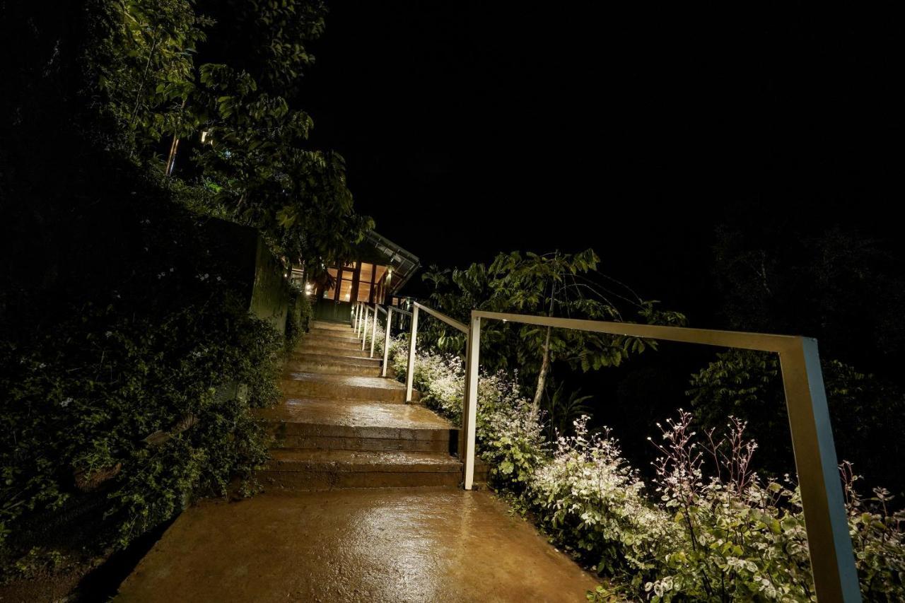 Вілла Iron Bridge Cove Meppadi Екстер'єр фото