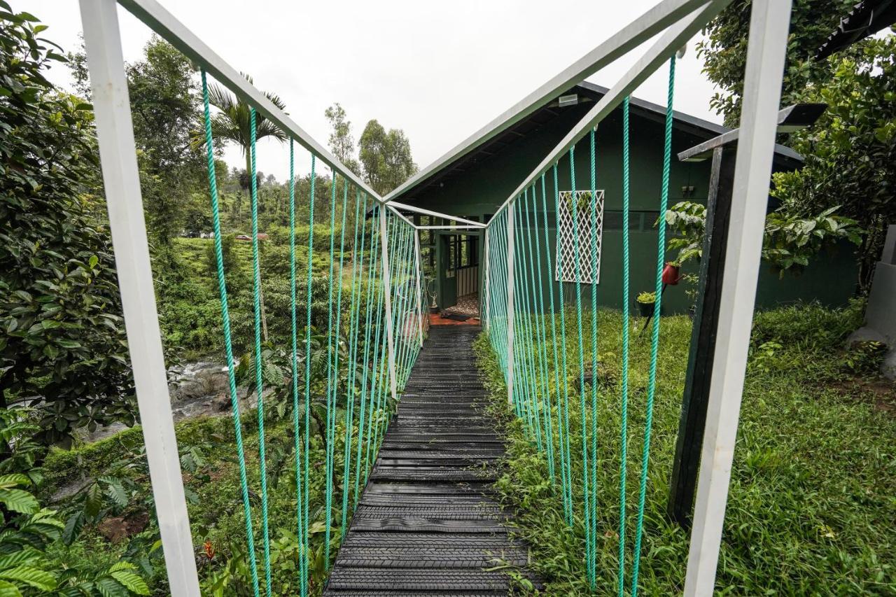 Вілла Iron Bridge Cove Meppadi Екстер'єр фото